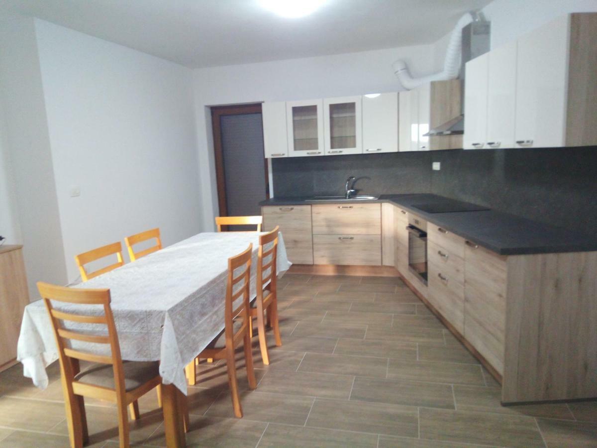 Apartmaji Matazin Črni Kal Екстериор снимка